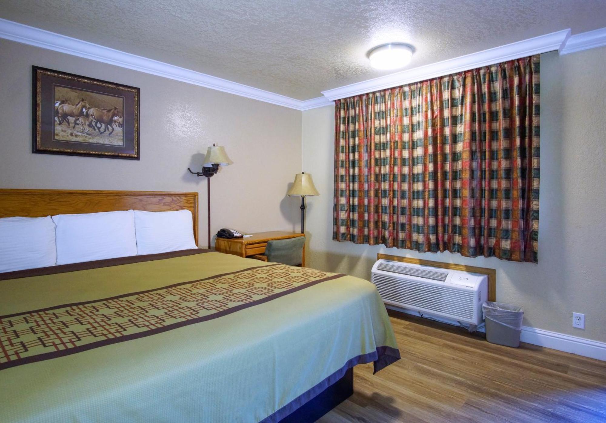 Charm Motel & Suites Burney Екстер'єр фото